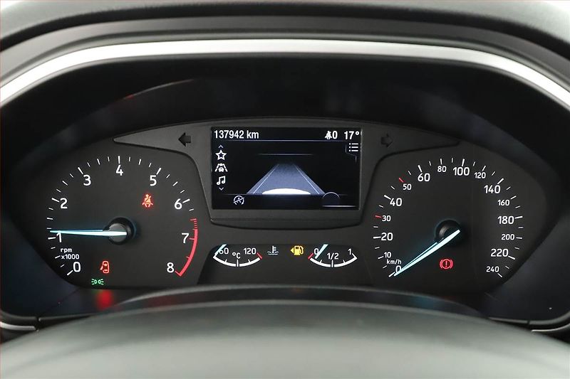 Ford Focus (2019) 1.0 EcoBoost, Tempomat - fotka 9 z 17