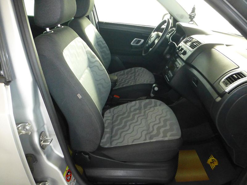 Škoda Fabia (2009) 1,6i-77KW**DSG**KLIMA**PARK.S* - fotka 17 z 24