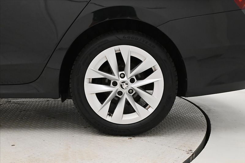 Škoda Octavia 2,0 TDI 110 kW DSG MATRIX LED - fotka 33 z 33