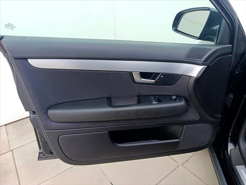 Audi A4 Avant 1,9 TDi Aut.klimatizace - fotka 12 z 29
