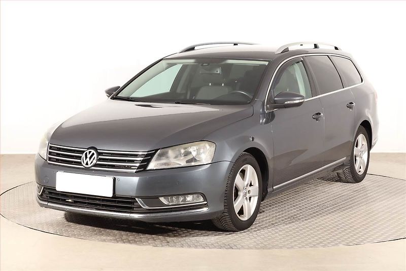 Volkswagen Passat (2014) 1.6 TDI, Navi, Tempomat - fotka 2 z 22