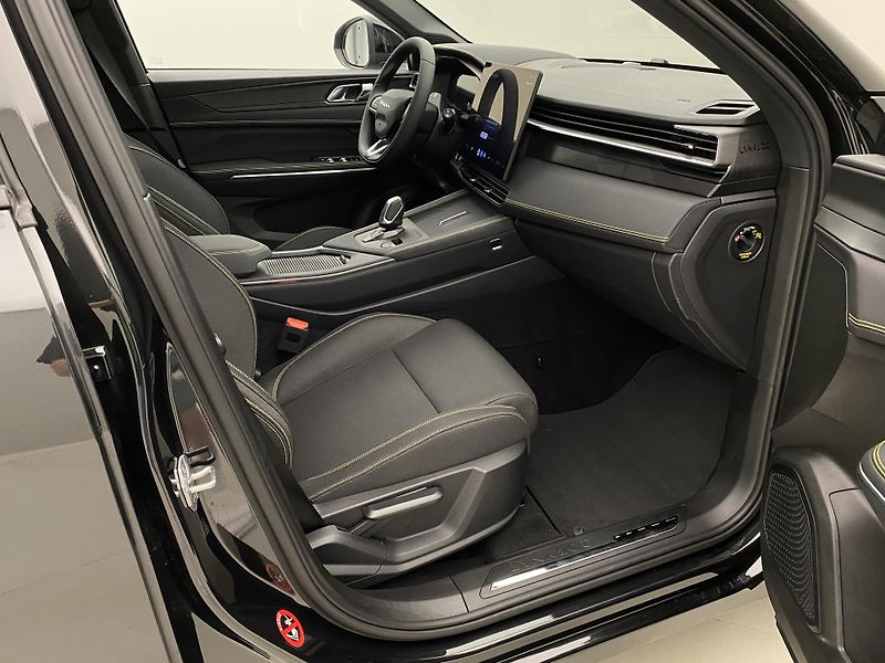 Lynk & Co 01 (2025) CORE PHEV AUT CZ 1.maj - fotka 19 z 96