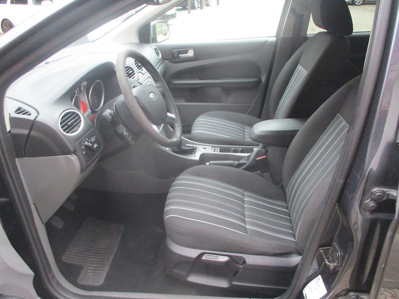 Ford Focus 1.6i DIGI AC - fotka 10 z 27