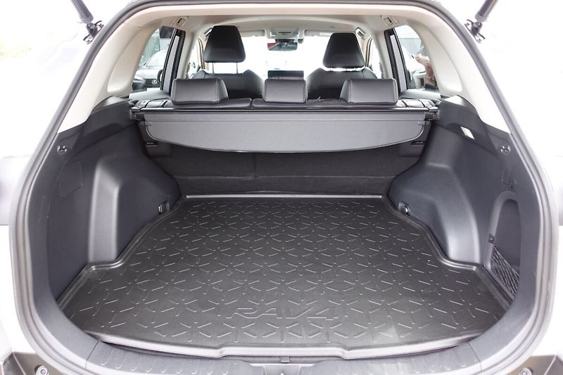 Toyota RAV4 2,5 HEV Executive FWD - fotka 17 z 36
