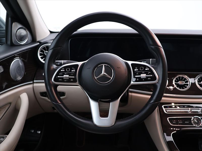 Mercedes-Benz Třídy E 3,0 450 270kW Aut. 4M DPH - fotka 15 z 32