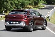 Auto je nižší než typické SUV, ale vyšší než hatchback.