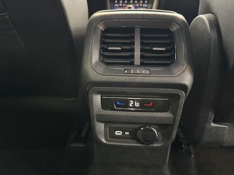 Volkswagen Tiguan (2021) 2,0TSi 4M R-LINE LED NAVI  - fotka 22 z 33