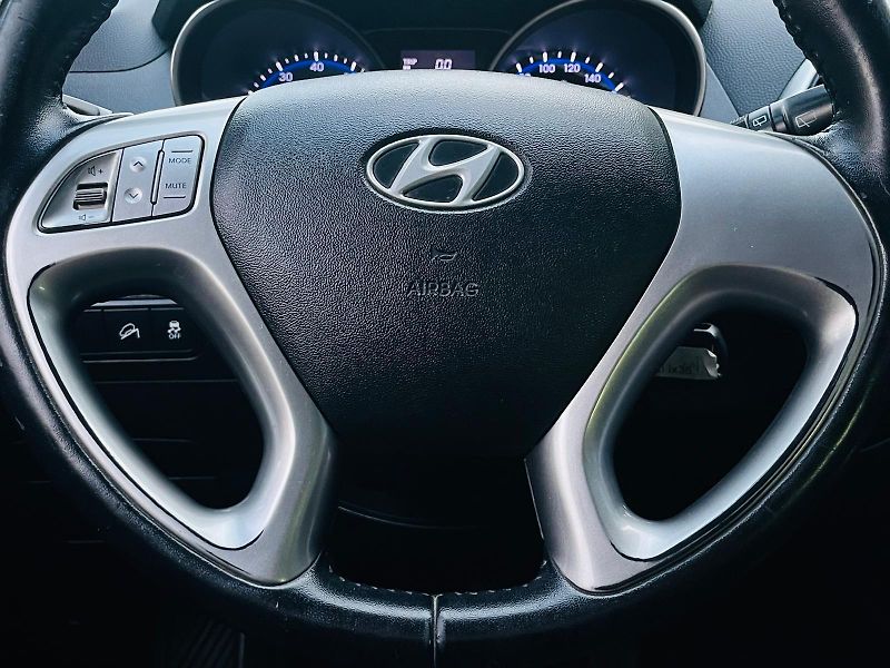 Hyundai ix35 2.0i MANUÁL VÝHŘEV TAŽNÉ - fotka 28 z 43