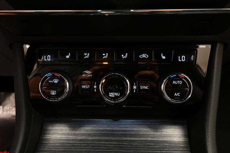 Škoda Superb 2,0 TDI 110 kW DSG STYLE Záruk - fotka 21 z 33