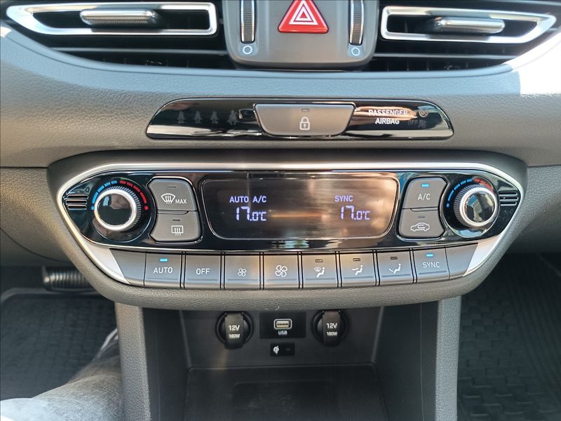 Hyundai i30 1,0 T-GDi , DCT,Automat Smart - fotka 14 z 21