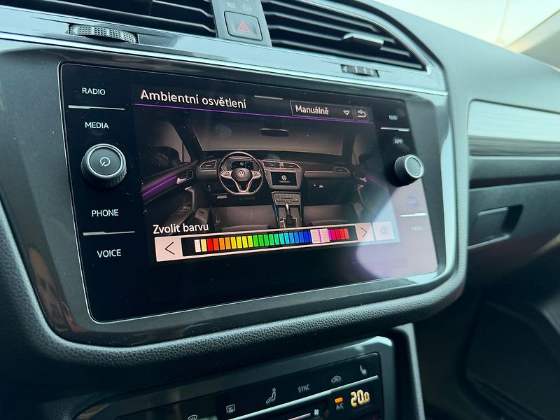 Volkswagen Tiguan Elegance 2,0TDI 110kW 4x4 DSG - fotka 15 z 23