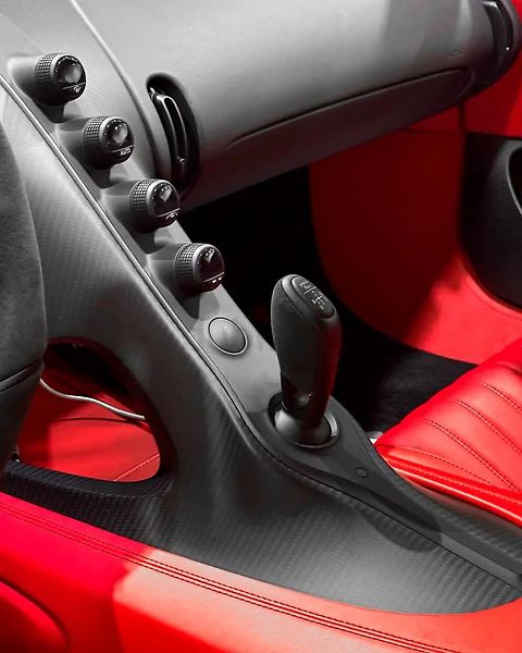 Bugatti Chiron (2019) Exkluzivní W16 sportovní edice - fotka 12 z 14