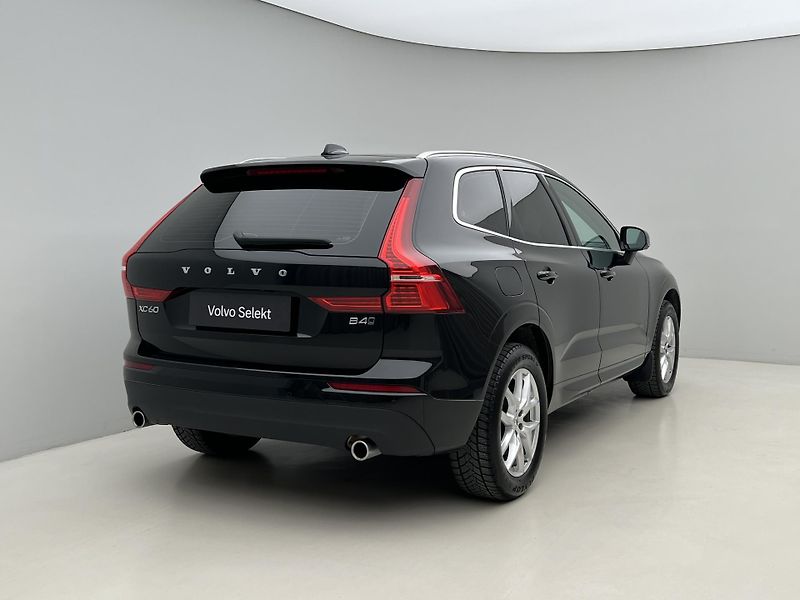 Volvo XC60 B4 AWD MOMENTUM AUT - fotka 13 z 43