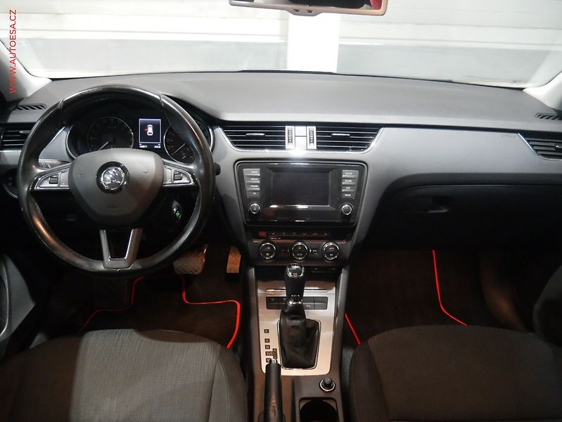 Škoda Octavia (2014) 2.0 TDi, ČR, DSG - fotka 8 z 19
