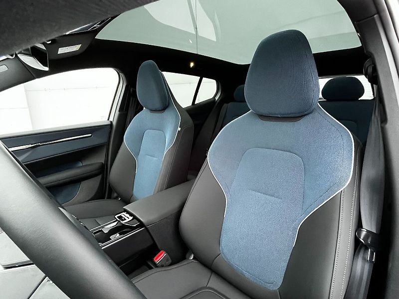 Volvo EX30 Ultra Twin Motor 315kW - fotka 16 z 26