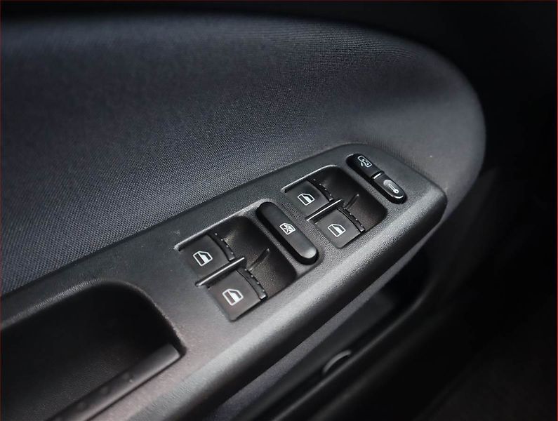 Škoda Octavia (2009) 1.6, Serv.kniha, Park. senzory - fotka 13 z 14