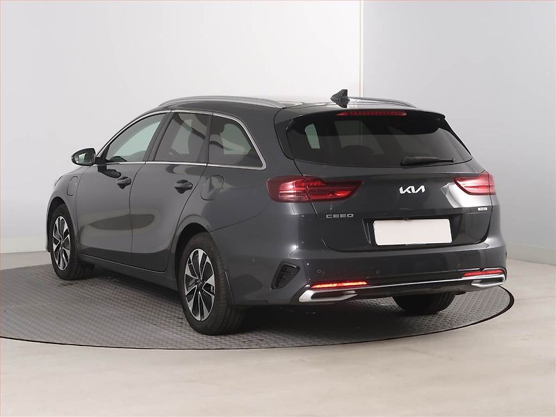 Kia Ceed (2025) 1.6 GDI plug-in - fotka 4 z 21