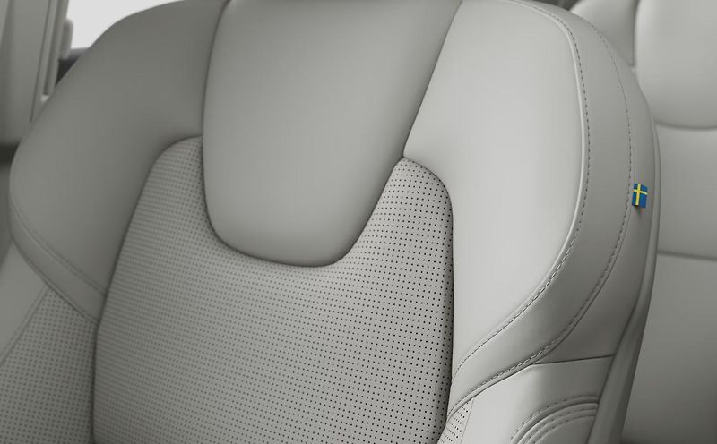 Volvo XC90 (2026) B5 AWD PLUS DARK - fotka 9 z 16