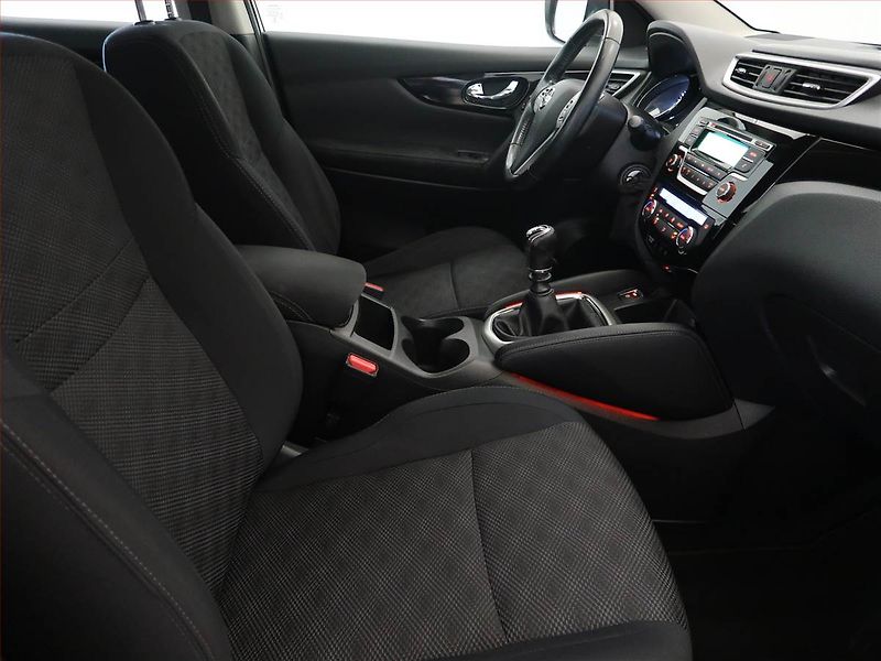 Nissan Qashqai (2016) 1.2 DIG-T, Tempomat - fotka 9 z 13