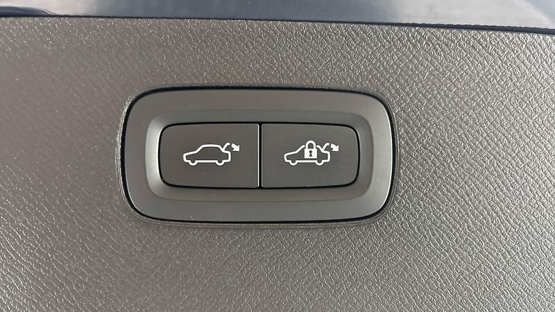 Volvo XC90 2.0 B5 AUT AWD Inscription - fotka 21 z 33
