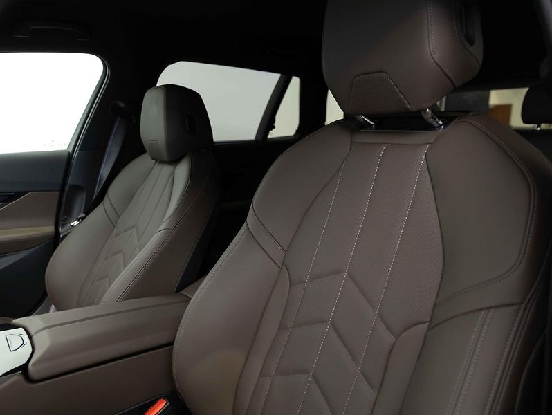 BMW Řada 5 540d xDrive Touring - fotka 18 z 23