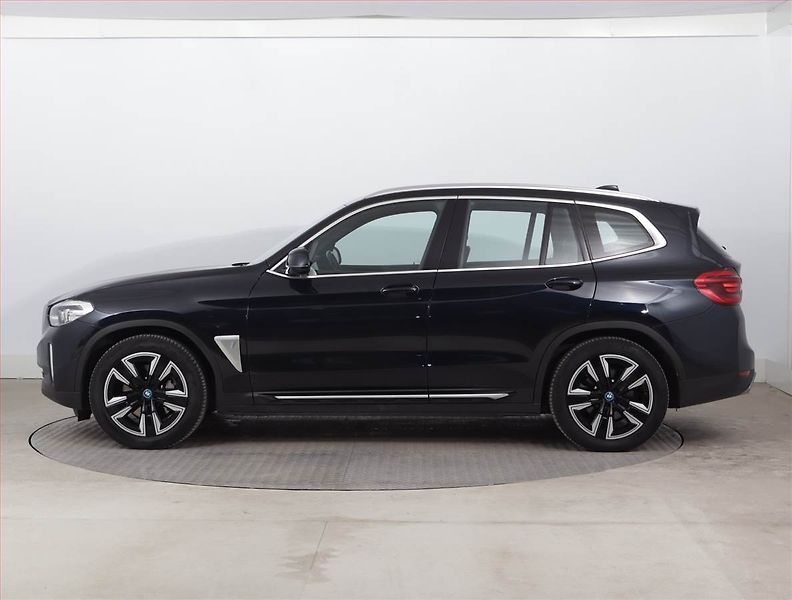 BMW iX3 (2021) 80 kWh, SoH 98% - fotka 3 z 25