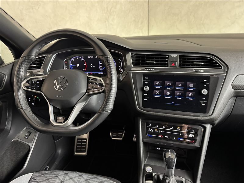 Volkswagen Tiguan Allspace 2,0 TDi  DSG 4x4 R-Line Kessy - fotka 19 z 46