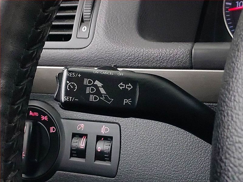 Volkswagen Touran (2008) Cross 1.9 TDI, Automat - fotka 18 z 21