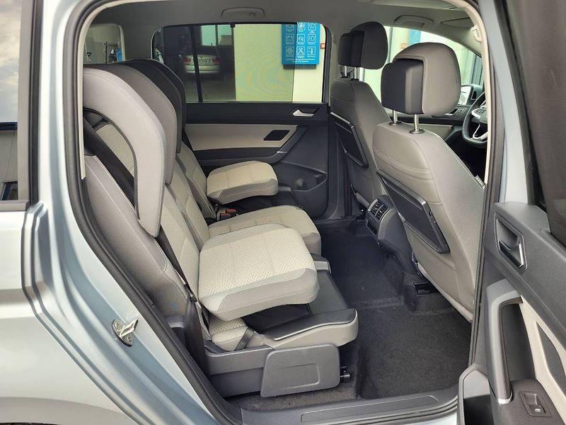 Volkswagen Touran 1.5 TSI DSG R-Line 7míst TAŽNÉ - fotka 46 z 50
