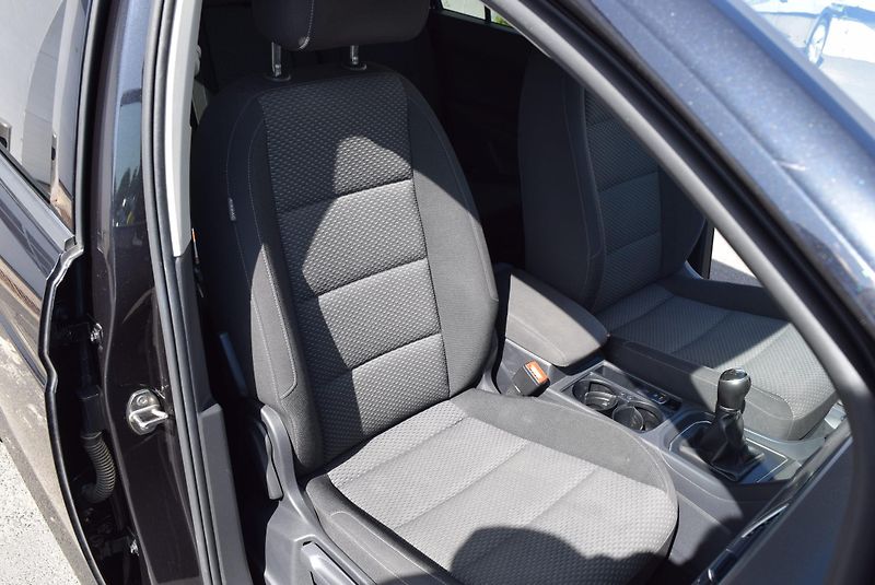 Volkswagen Touran (2016) 2.0TDI 110kw 7MÍST CLBMT OPS  - fotka 35 z 50