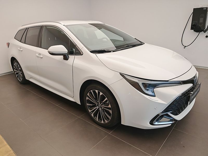 Toyota Corolla 1.8 Hybrid e-CVT Touring Sport - fotka 3 z 40