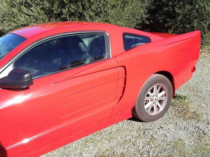 Příšerně vytuněný Ford Mustang na prodej v USA.