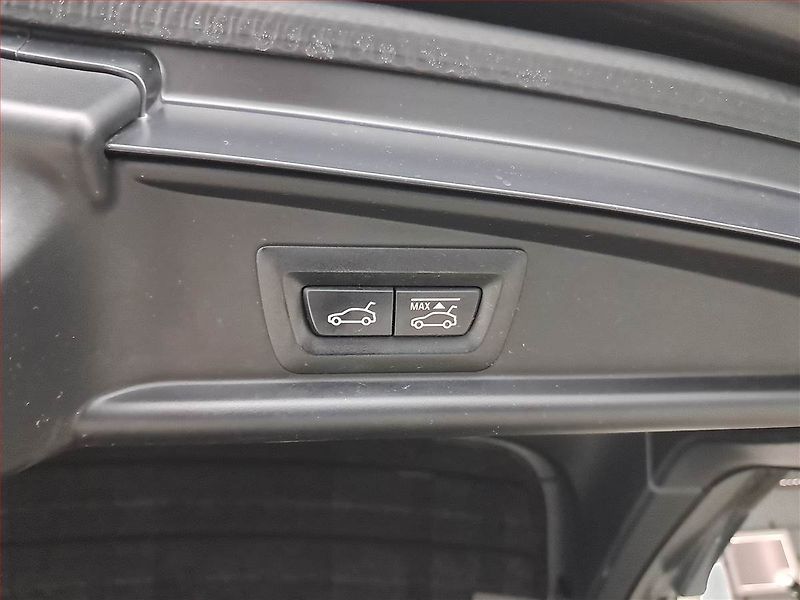 BMW Řada 5 (2012) 530d xDrive GT, 4X4, Automat - fotka 18 z 24