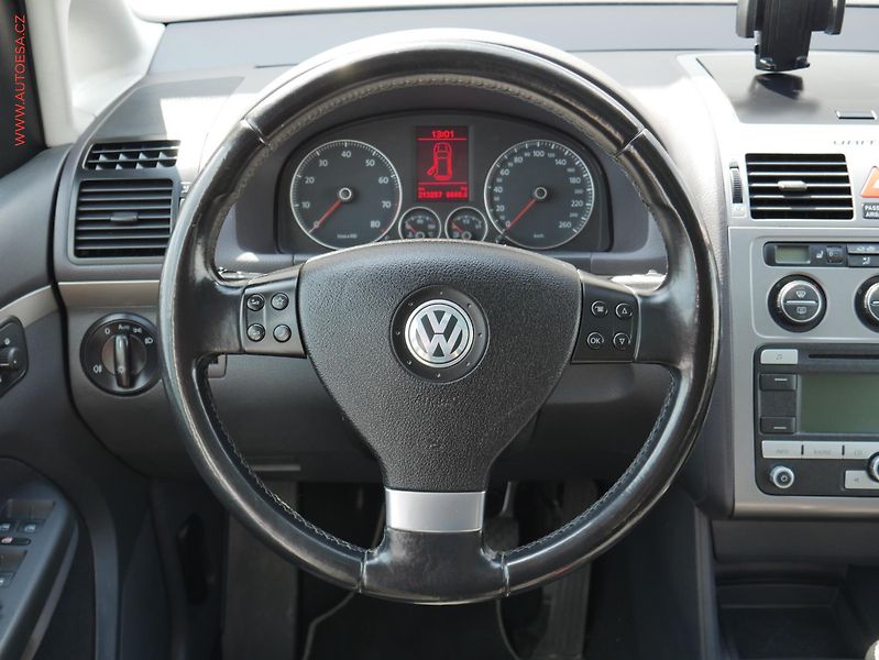 Volkswagen Touran (2008) 1.4 TSi, Xenon, AC - fotka 11 z 21