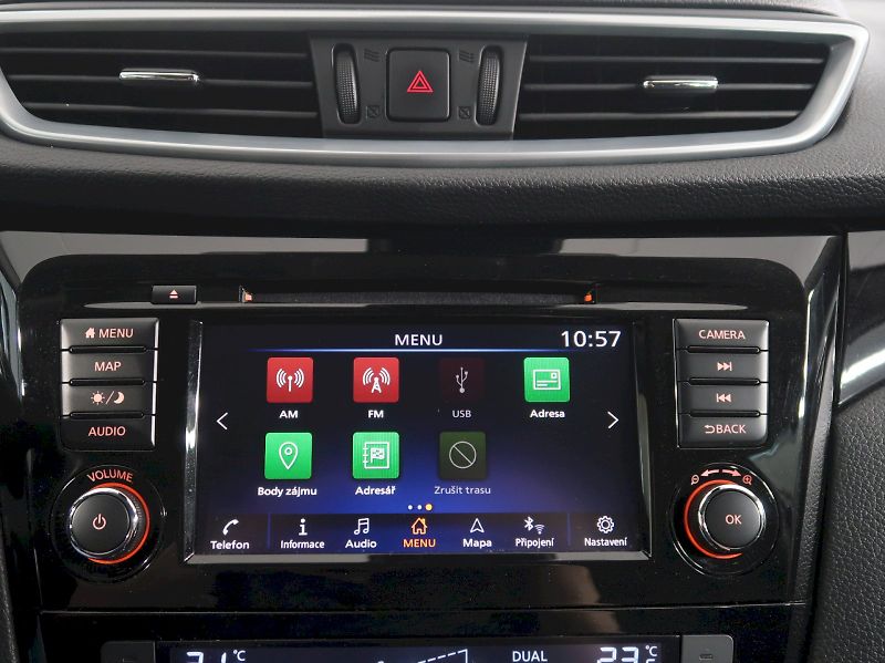 Nissan Qashqai (2021) 1.3DiG-T 103KW TAŽNÉ 360*CAMER - fotka 30 z 33