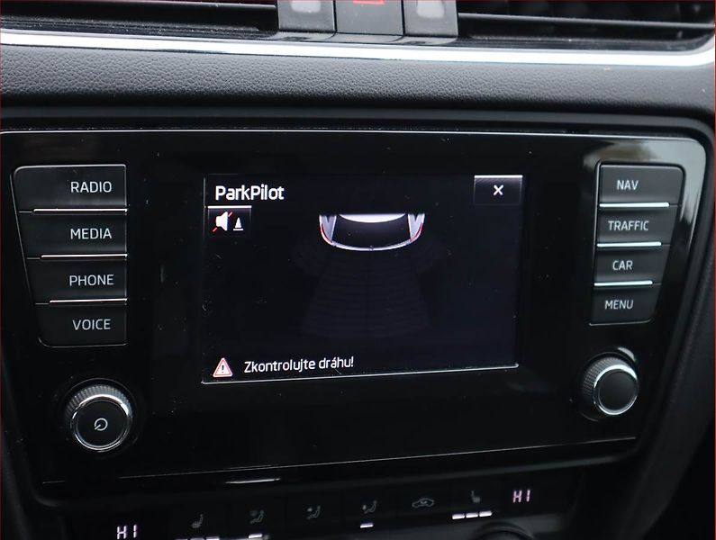 Škoda Octavia (2014) 1.6 TDI, Automat, Navi - fotka 20 z 20