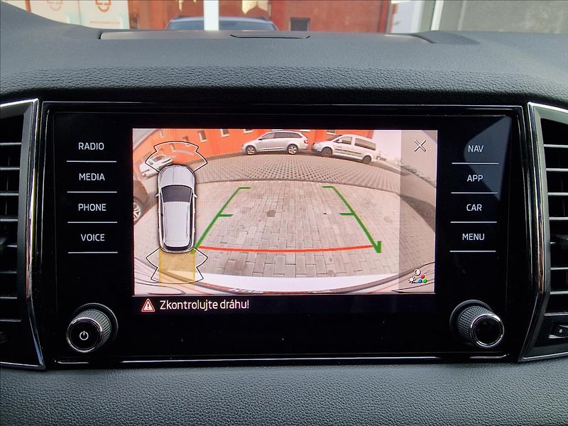 Škoda Karoq 2.0TDI DSG Style,ČR,1.Majitel - fotka 26 z 50