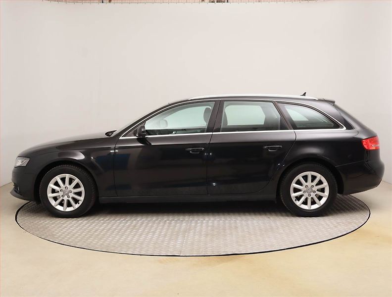 Audi A4 (2009) Ambiente 2.0 TDI, Serv.kniha - fotka 3 z 19