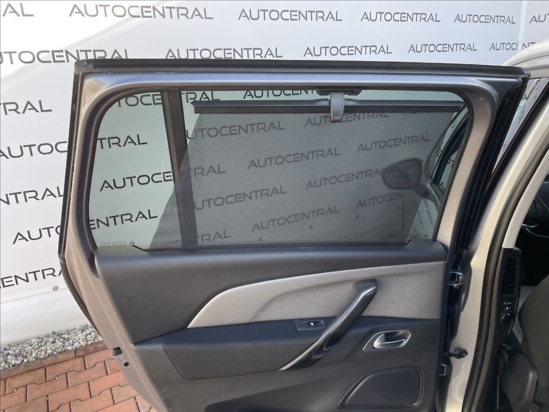 Citroën C4 Picasso 1,6 i,121kW,7míst - fotka 24 z 31