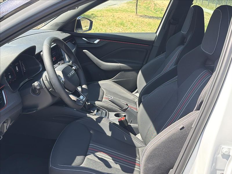 Škoda Kamiq 1,5 TSI 110 kW DSG Monte Carlo - fotka 11 z 36
