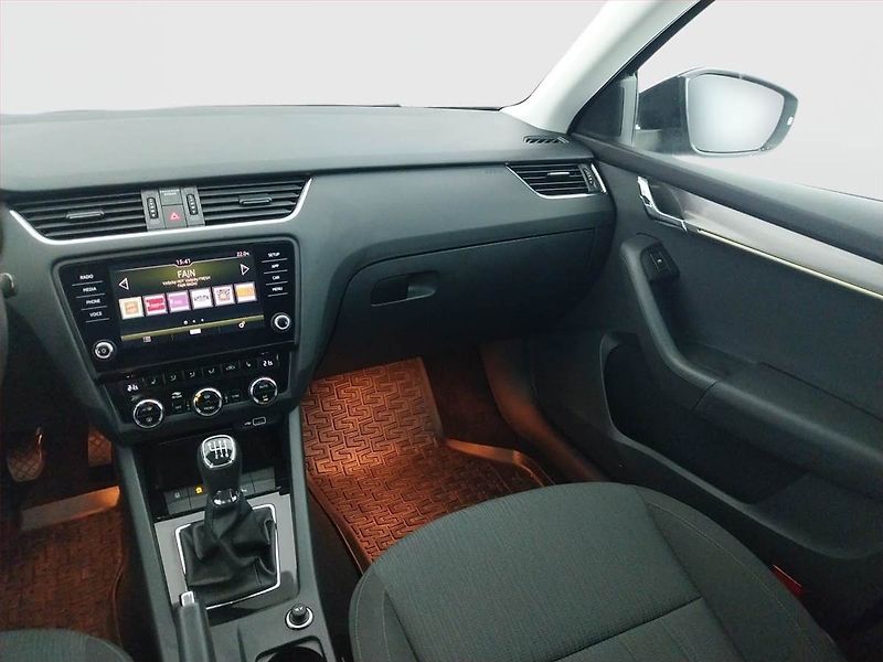 Škoda Octavia (2018) Style 1.4 TSI, Serv.kniha - fotka 8 z 20