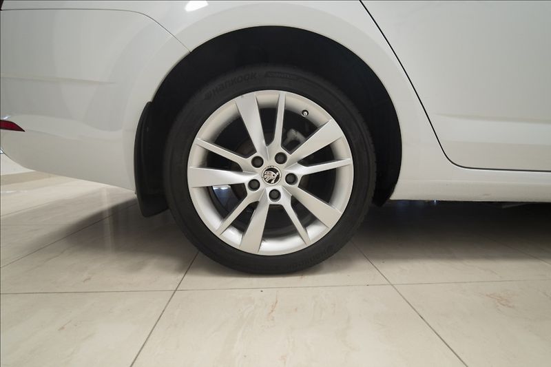 Škoda Octavia 2,0 TDI NAVI KEYLESS VÝHŘEV ČR - fotka 39 z 41