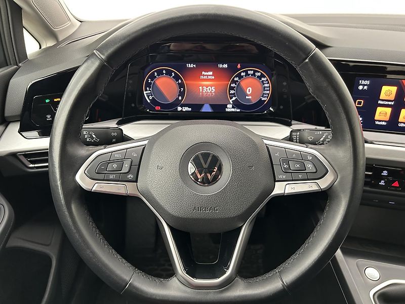 Volkswagen Golf 1.5 TSI LIFE - fotka 19 z 26