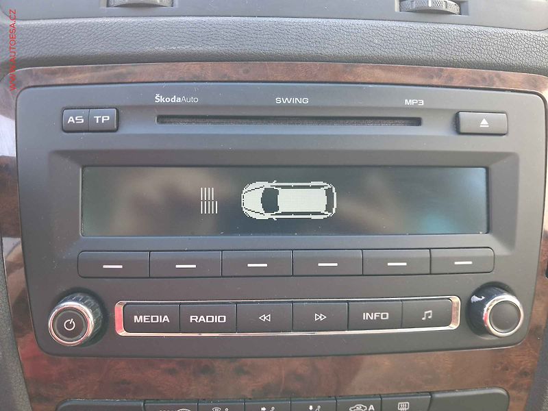 Škoda Octavia (2013) 1.4 TSi, Elegance, DSG, xenon - fotka 17 z 18
