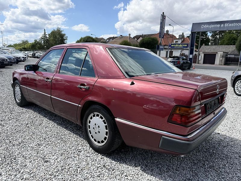 Mercedes-Benz 124 300 D 83kW ČR - fotka 7 z 17