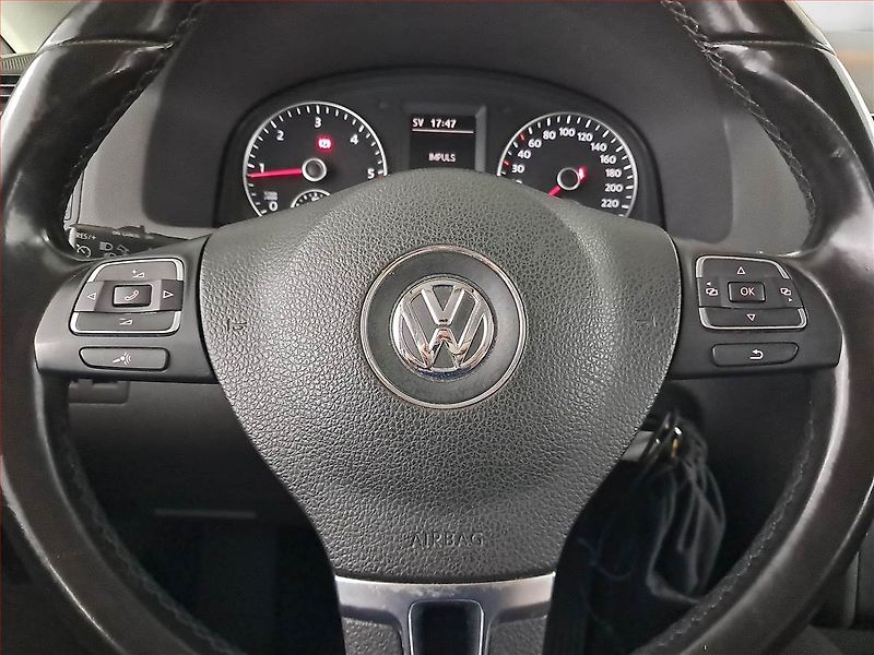 Volkswagen Touran (2013) 1.6 TDI, Serv.kniha, Navi - fotka 17 z 20