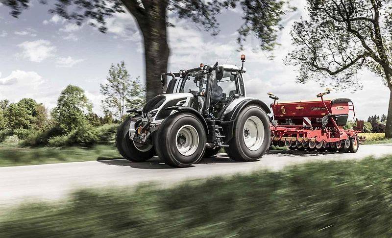 Traktory John Deere jsou s přehledem nejprodávanějšími v Česku.