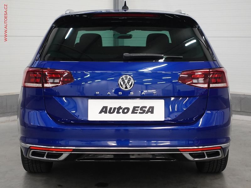 Volkswagen Passat (2019) 2.0 TSI, ČR, R-Line, DSG - fotka 5 z 23