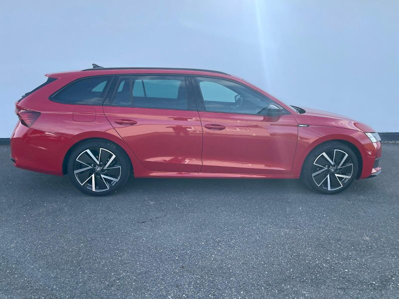 Škoda Octavia (2025) COMBI SPORTLINE 1,5 TSI M-HEV - fotka 10 z 50