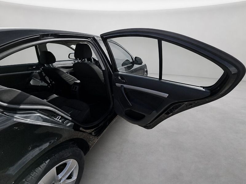 Škoda Octavia (2012) 1.6 TDi 77Kw Elegance - fotka 18 z 23
